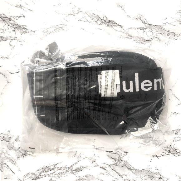 Lululemon Everywhere Belt Bag *Wordmark Extended Letters Logo Strap Black/White - Picture 6 of 6